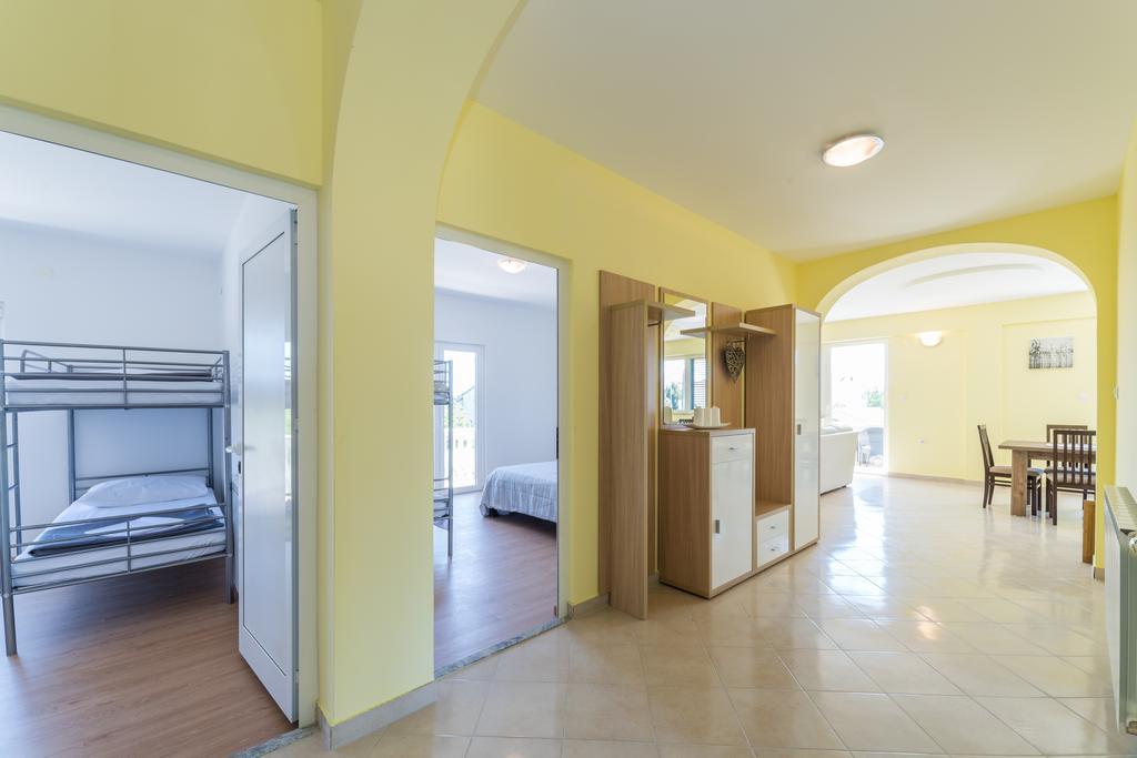 Crowonder Sun&Fun Holiday House With Large Swimming Pool, Playroom And Garden Bibinje Exterior foto